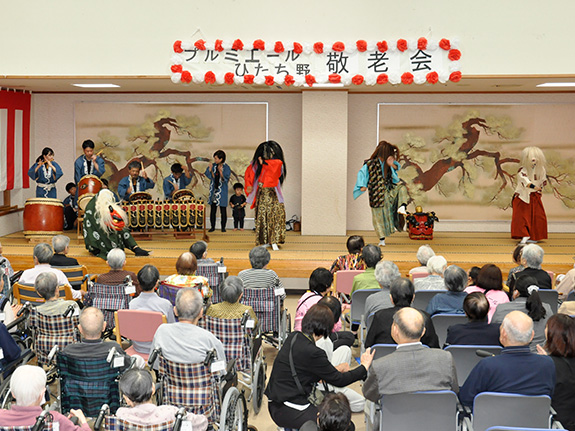 写真：地元「稲壱会」の皆様による伝統芸能披露